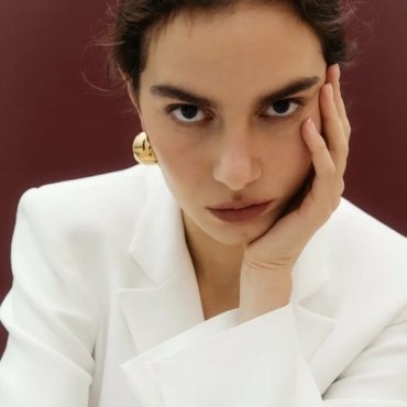 1-mila-v-international-open-up-model-management